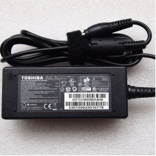 Original Netzteil Toshiba Portege A30-C-14U 45W